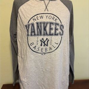 Majestic Gray and White New York Yankees Sweatshirt